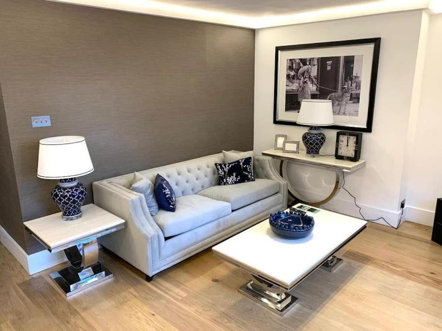 Knightsbridge Opposite Harrods Large Self Contained 1 Bedroom Appartamento